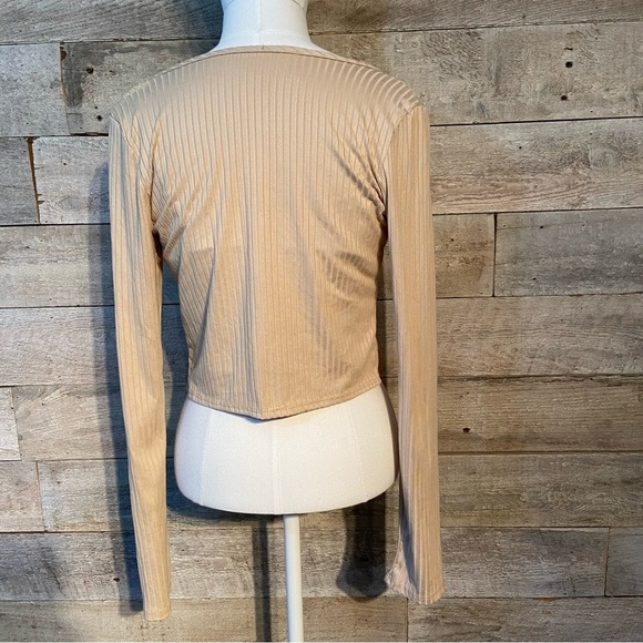 Livi by Olivia Rae women’s beige cropped ribbed tank cardigan set in size small - Picture 3 of 10